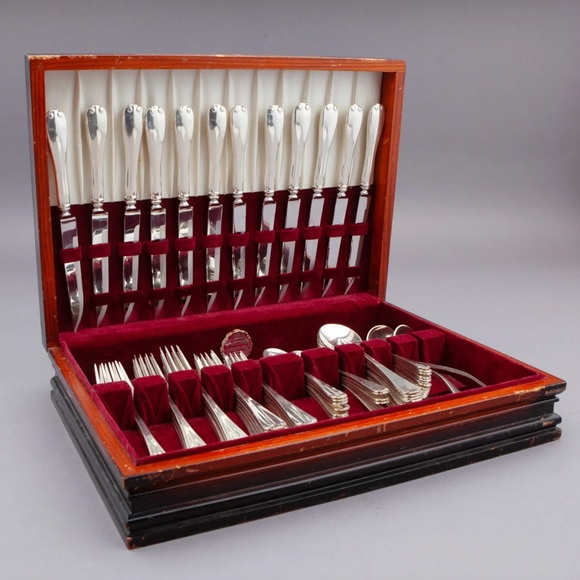 Luxurious Tiffany Co sterling flatware - Picture 3 of 16